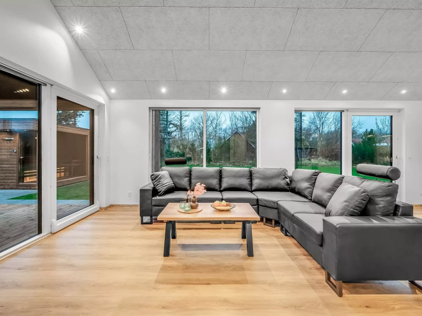 "Grimar" - 400m to the fjord-Drinnen