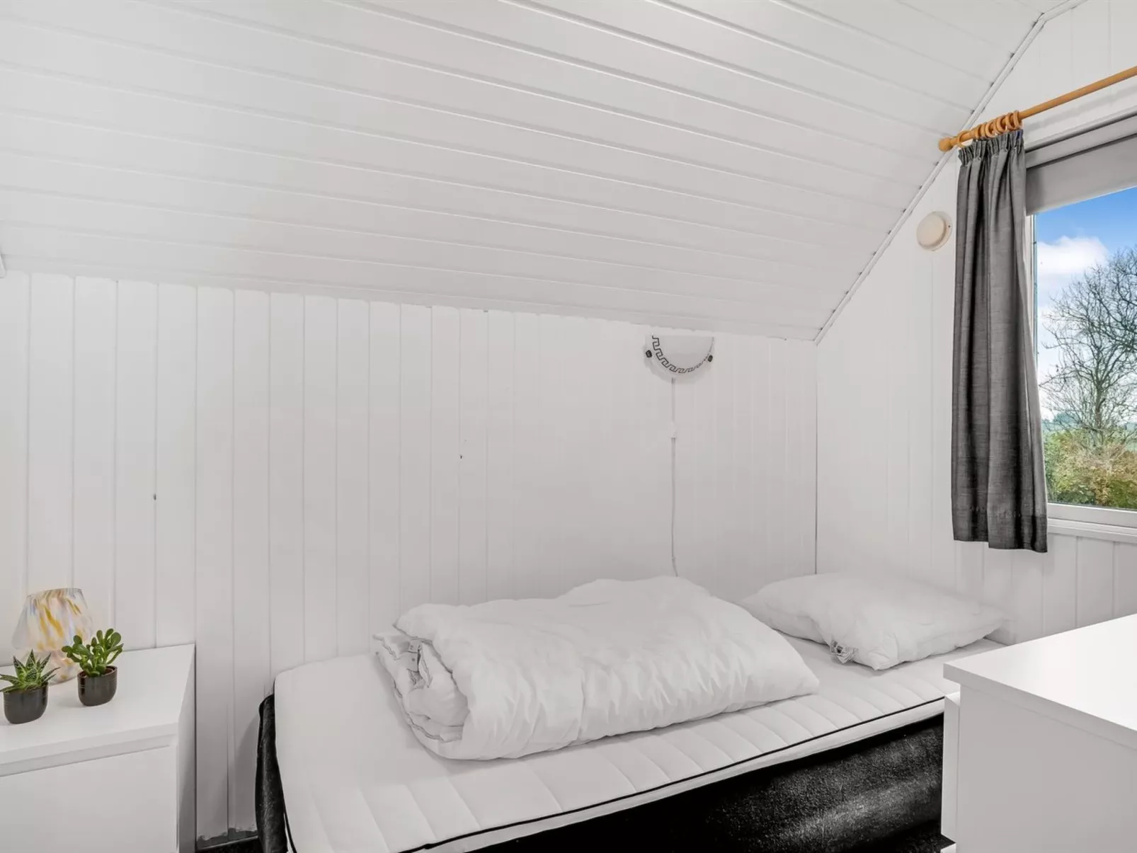 "Adisl" - 600m to the fjord-Drinnen