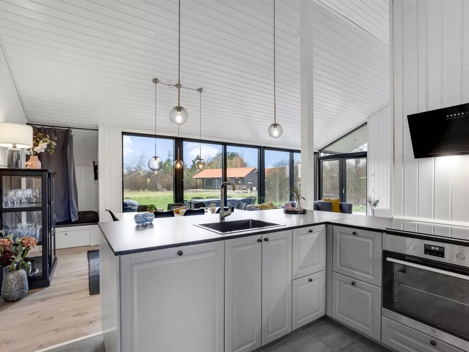 "Dyke" - 1.5km from the sea-Drinnen