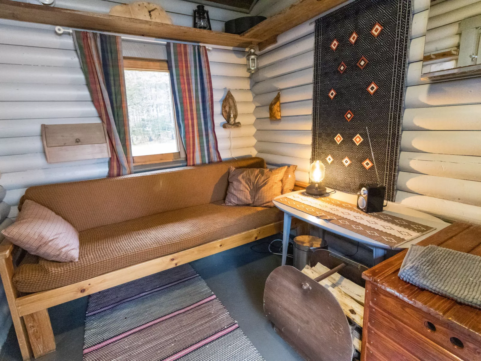 Lystikämän tupa-Dedans