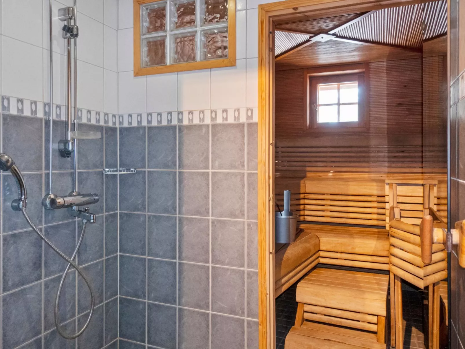 Nuovo casa b-Drinnen