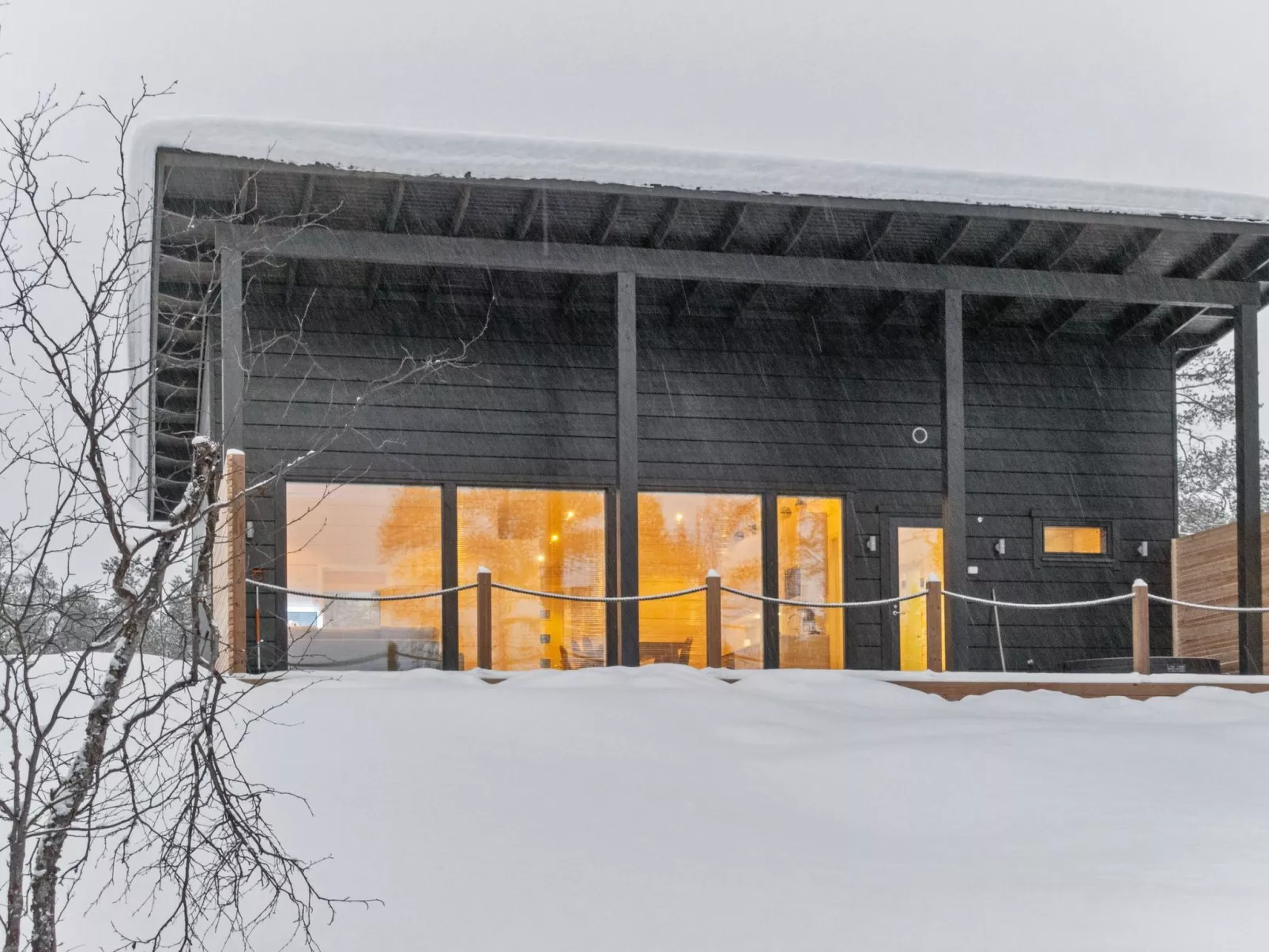 Villa paadari-Drinnen