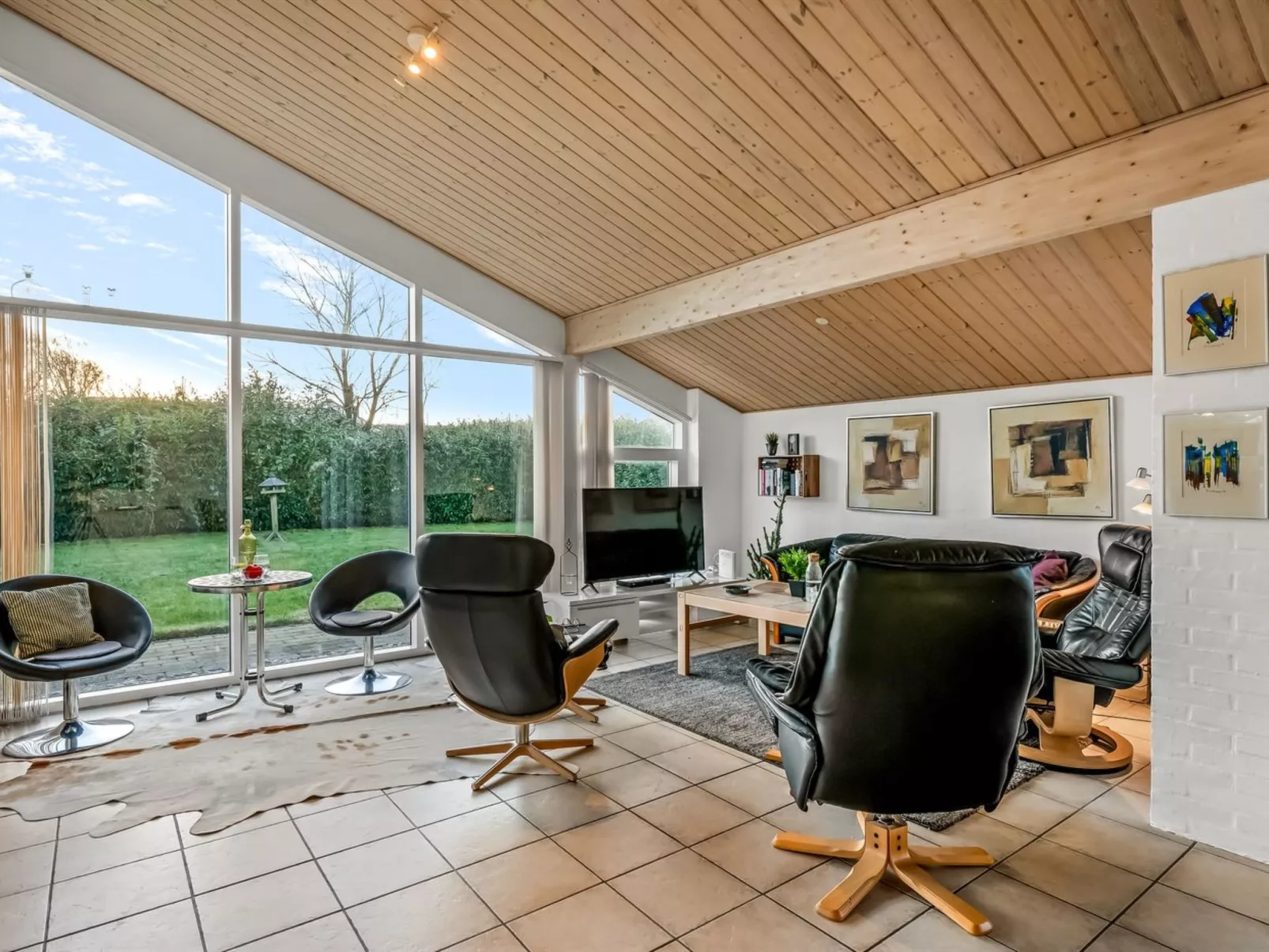 "Takenya" - 350m to the fjord-Inside