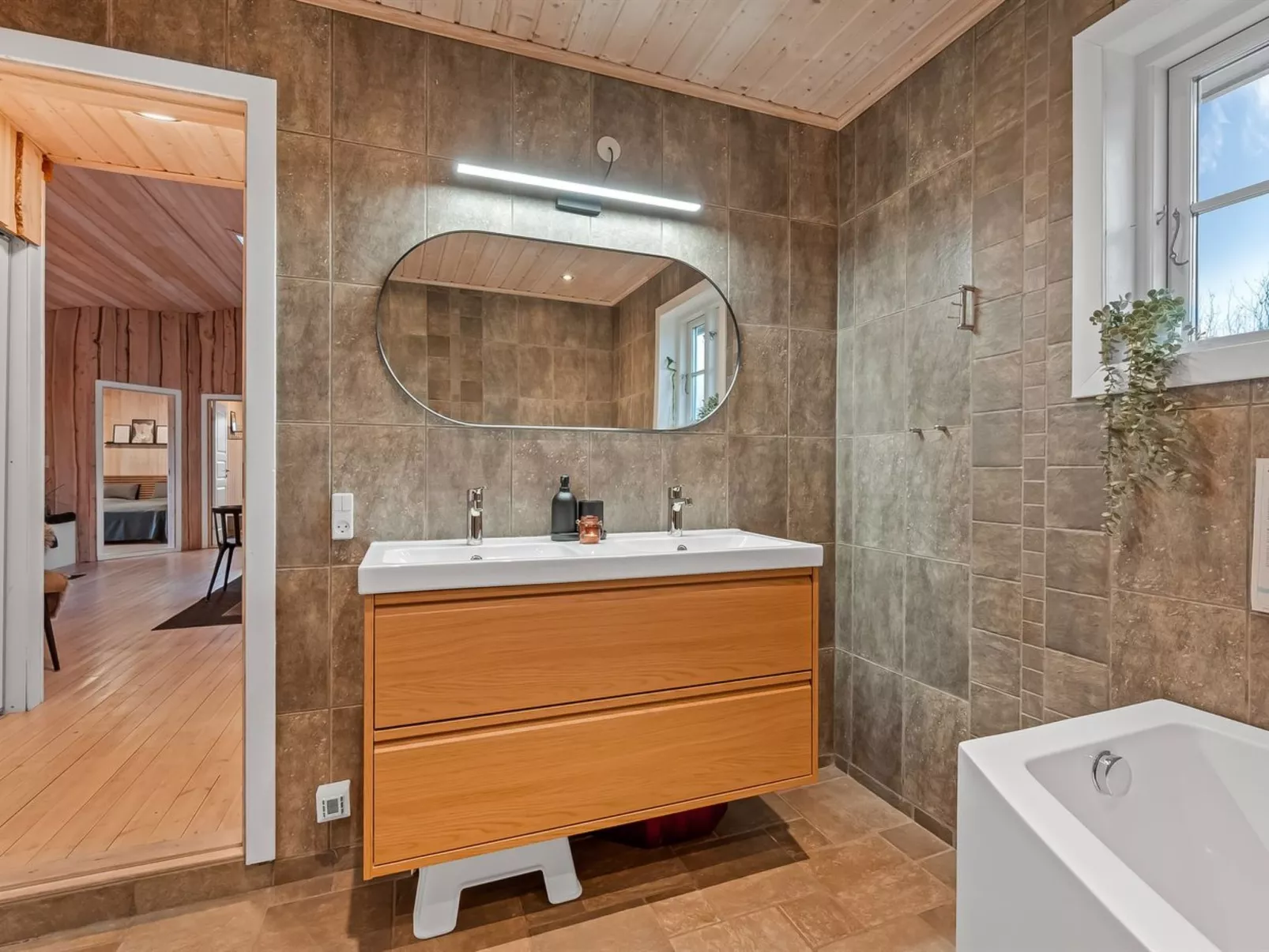 "Gunwald" - 1km to the fjord-Drinnen