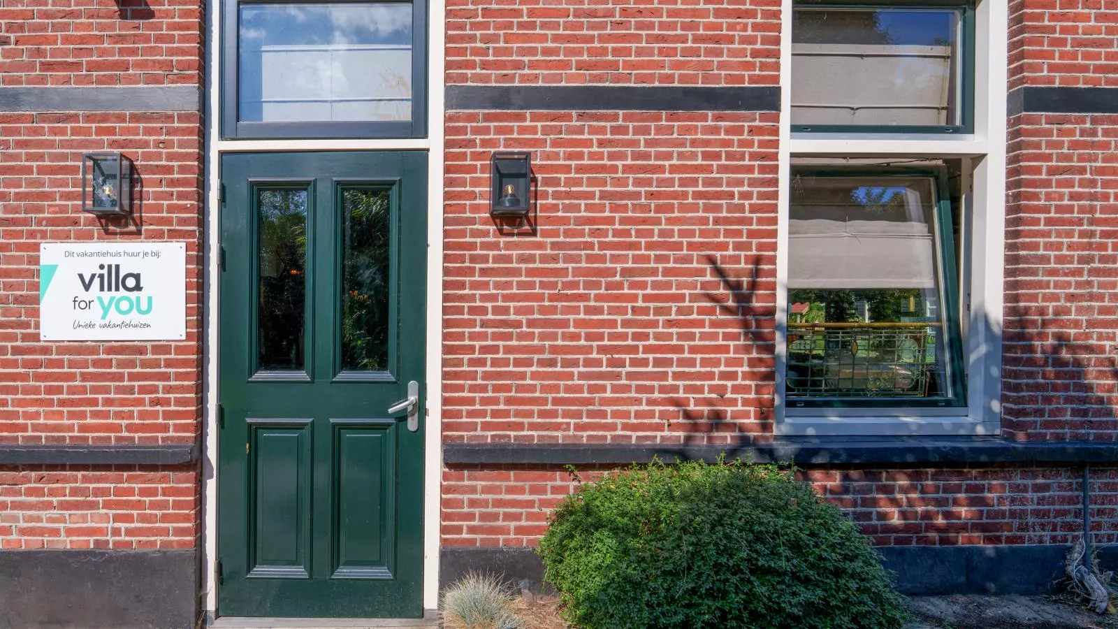 Billie-Exterior in summer