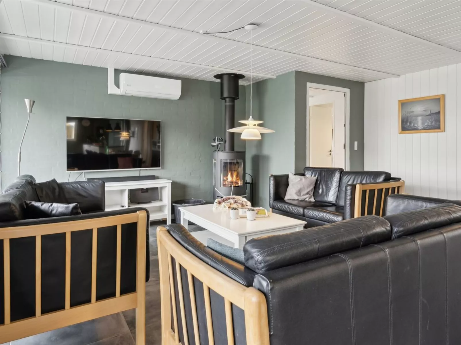 "Akira" - 250m from the sea-Inside