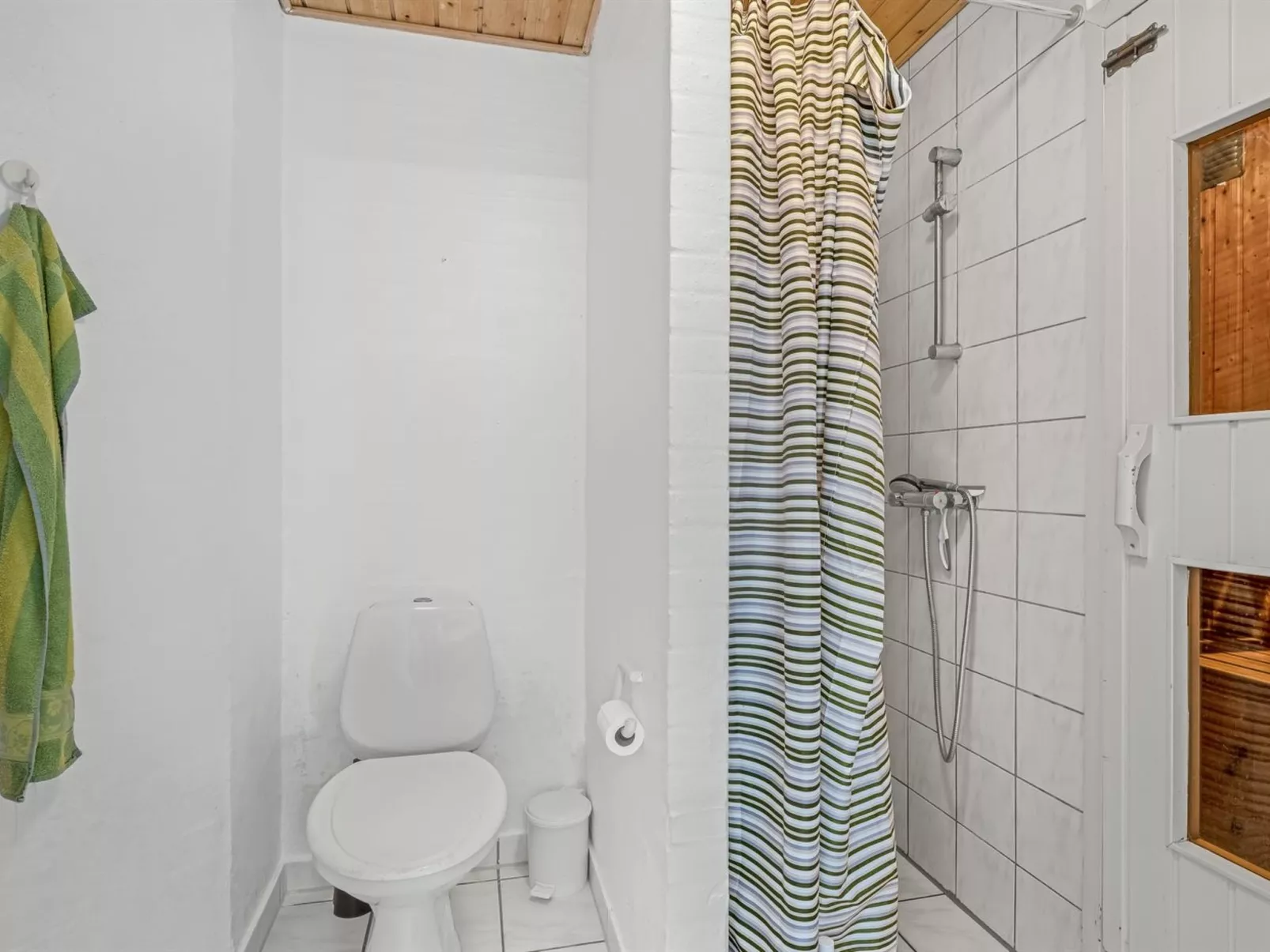 "Nikolce" - 300m to the fjord-Drinnen