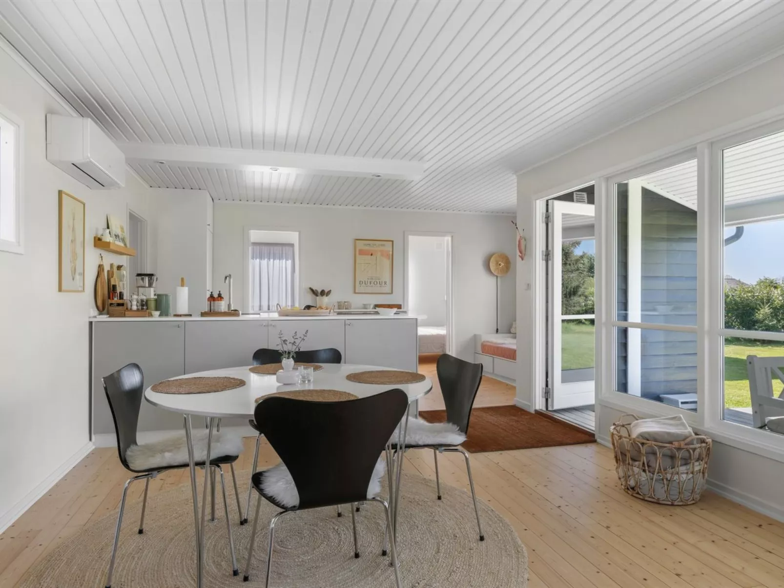 "Iven" - 140m from the sea-Drinnen