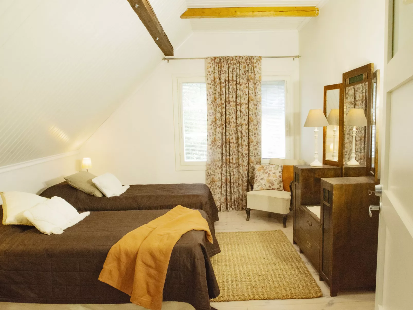 Päätalo, mökkilomat ja perhejuhlat-Dedans