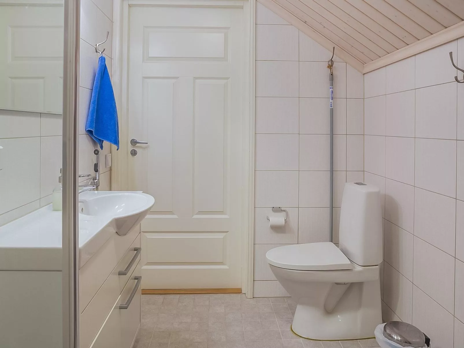 Villa kukkula-Drinnen