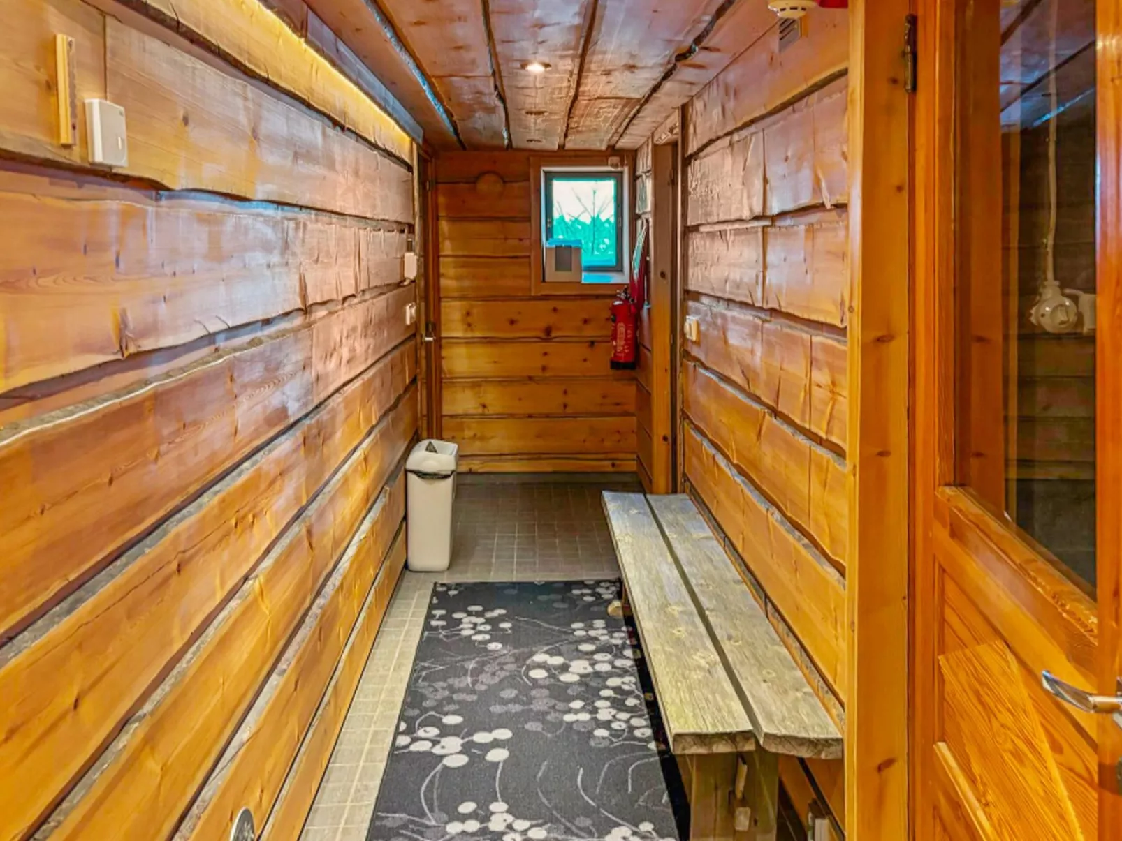 Domnan pirtti-Inside