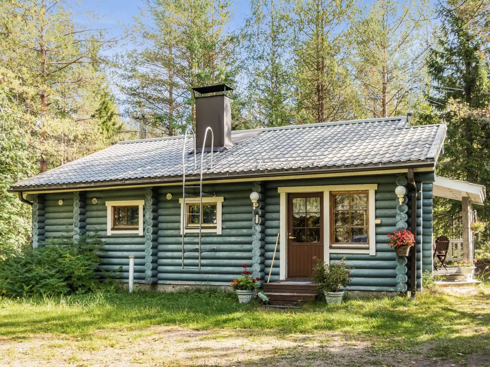 Huotarin mökki-Inside