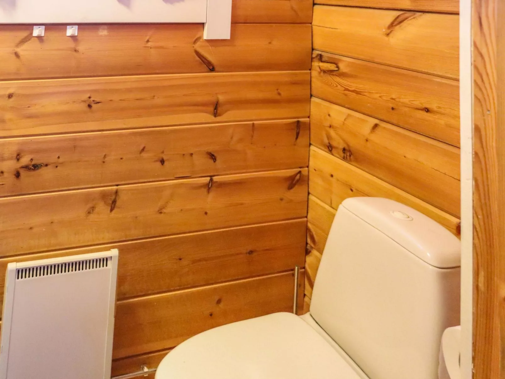 Hyrynpirtti mökki-Dedans