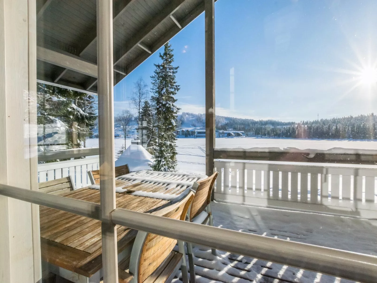 Aurinko-saaga 4 paritalo-Dedans