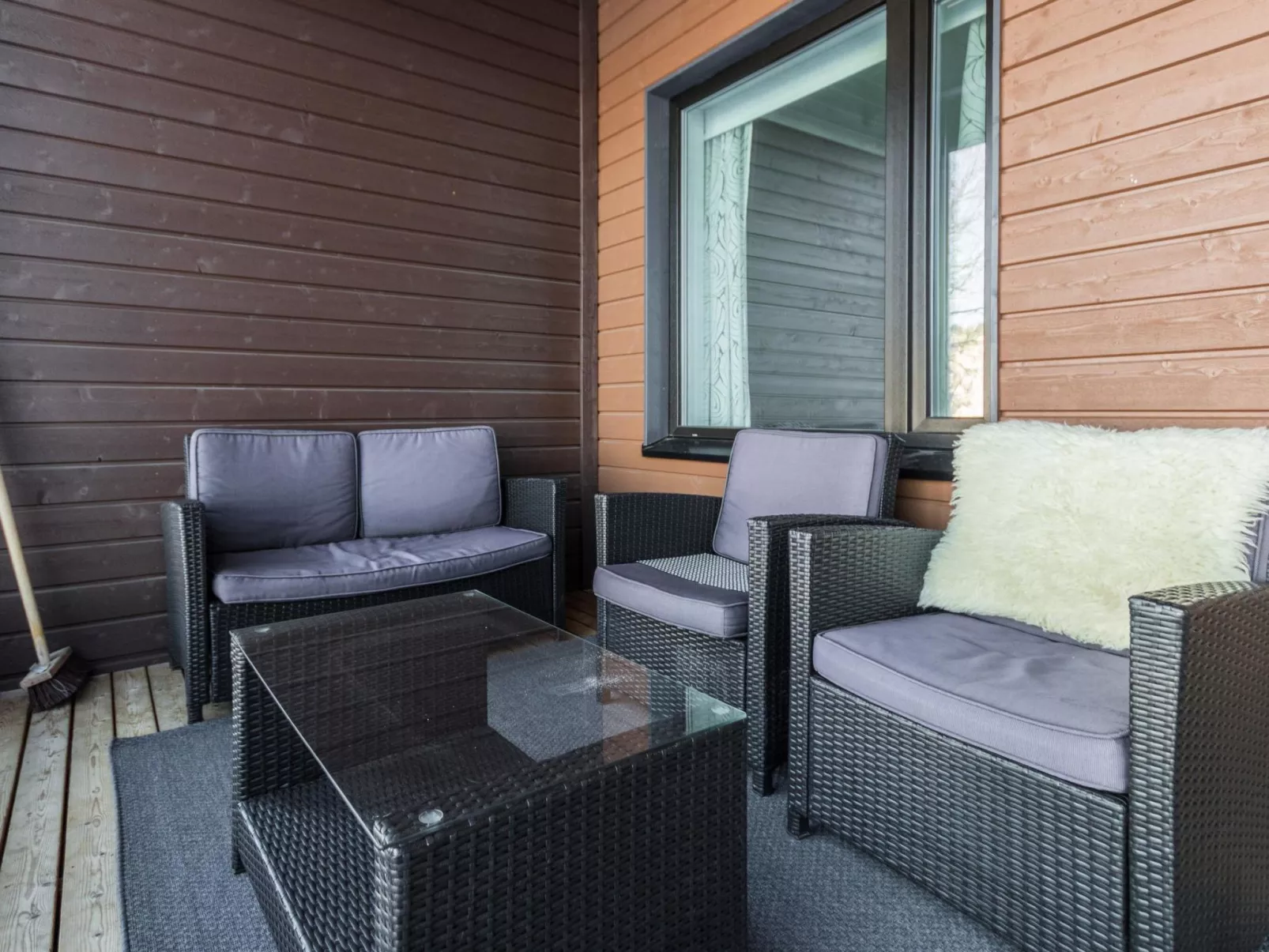 Sun&skivillas 5. (3mh)-Drinnen