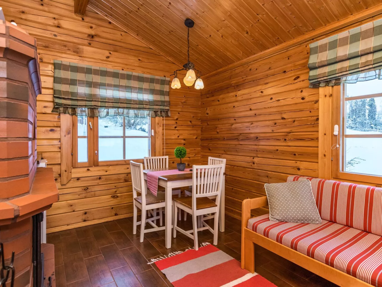 Wanha karminranta-Inside