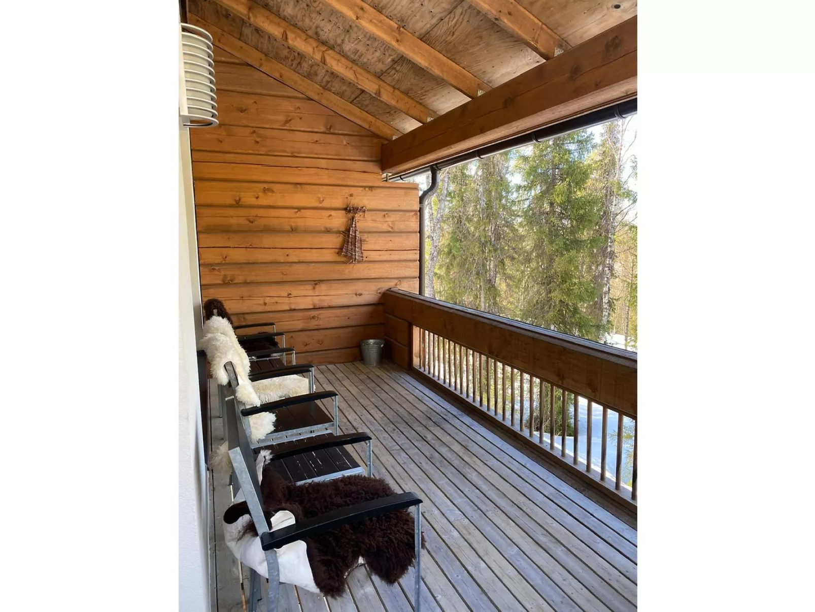 Sallan lumous a-Dedans