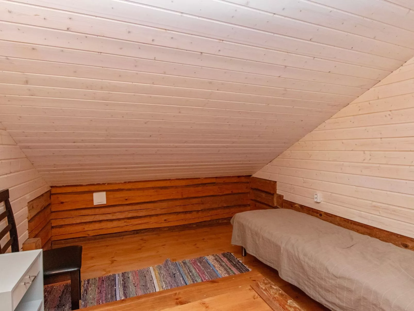 Kaislajärven huvila-Drinnen