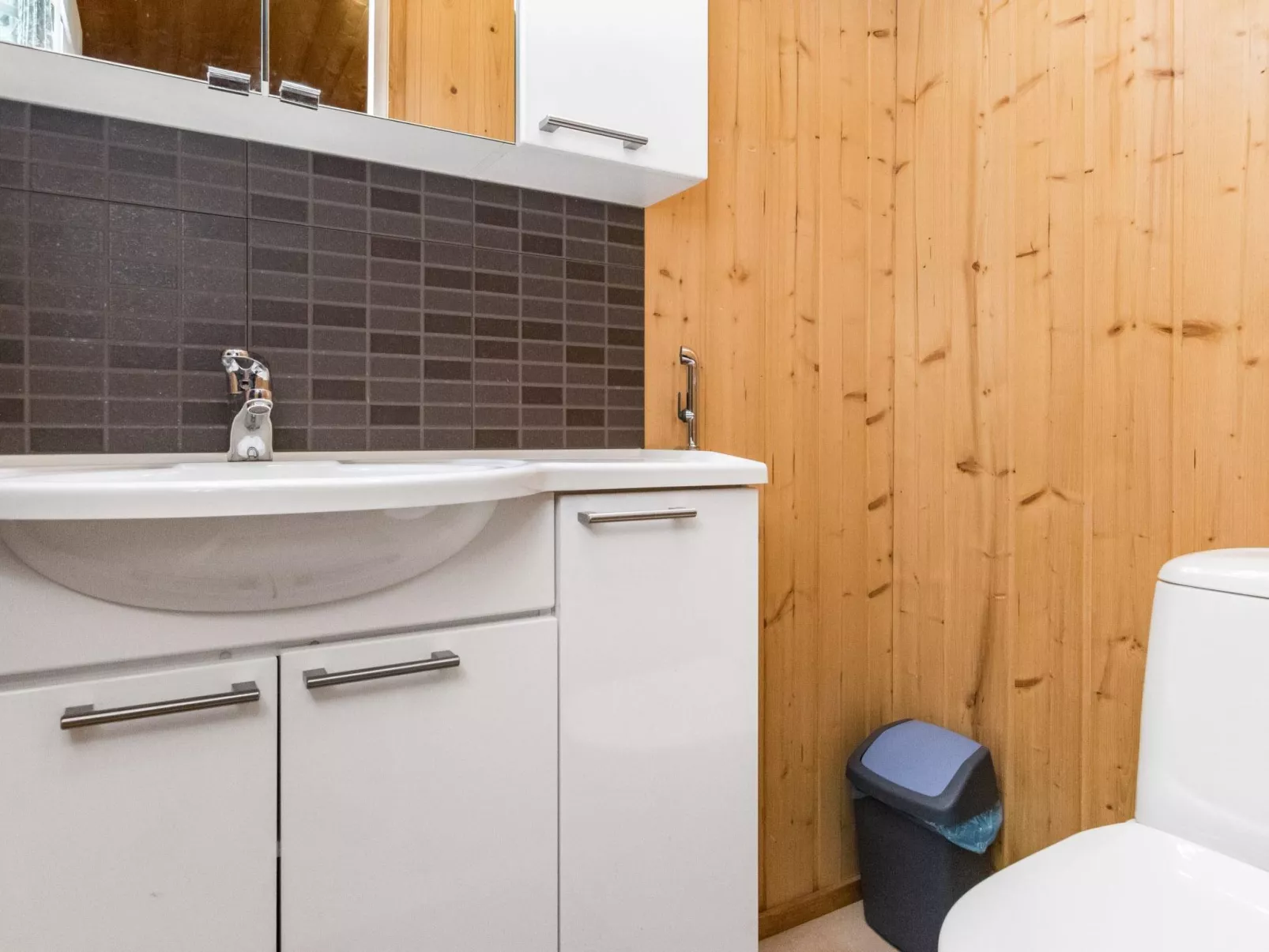 Aurinkopaikka-Dedans