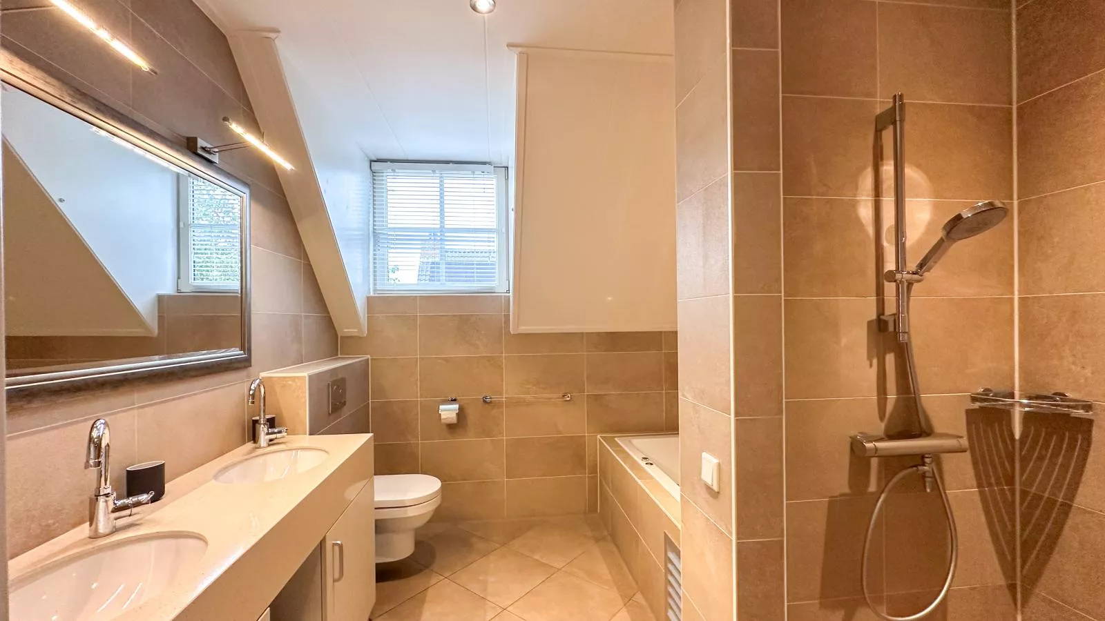 Coast Comfort 41-Badezimmer