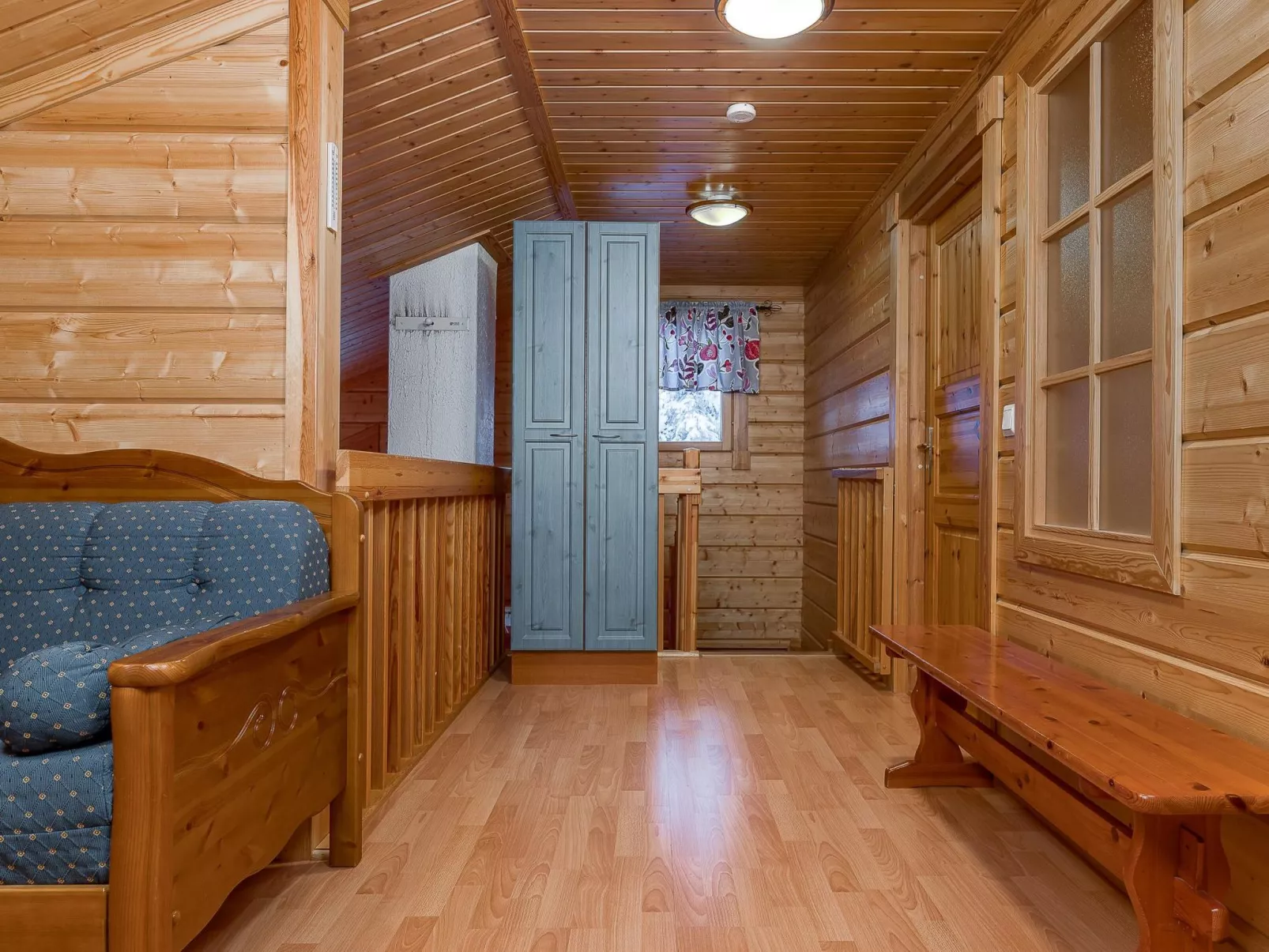 Kinostupa 2a (15-16)-Inside