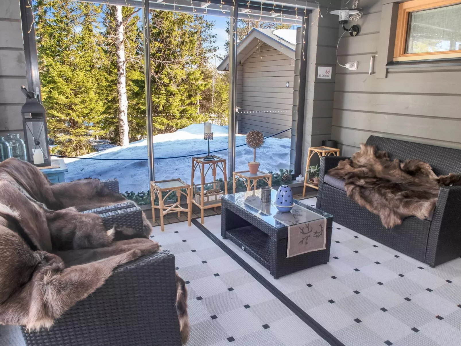 Villa rukaherttua-Dedans