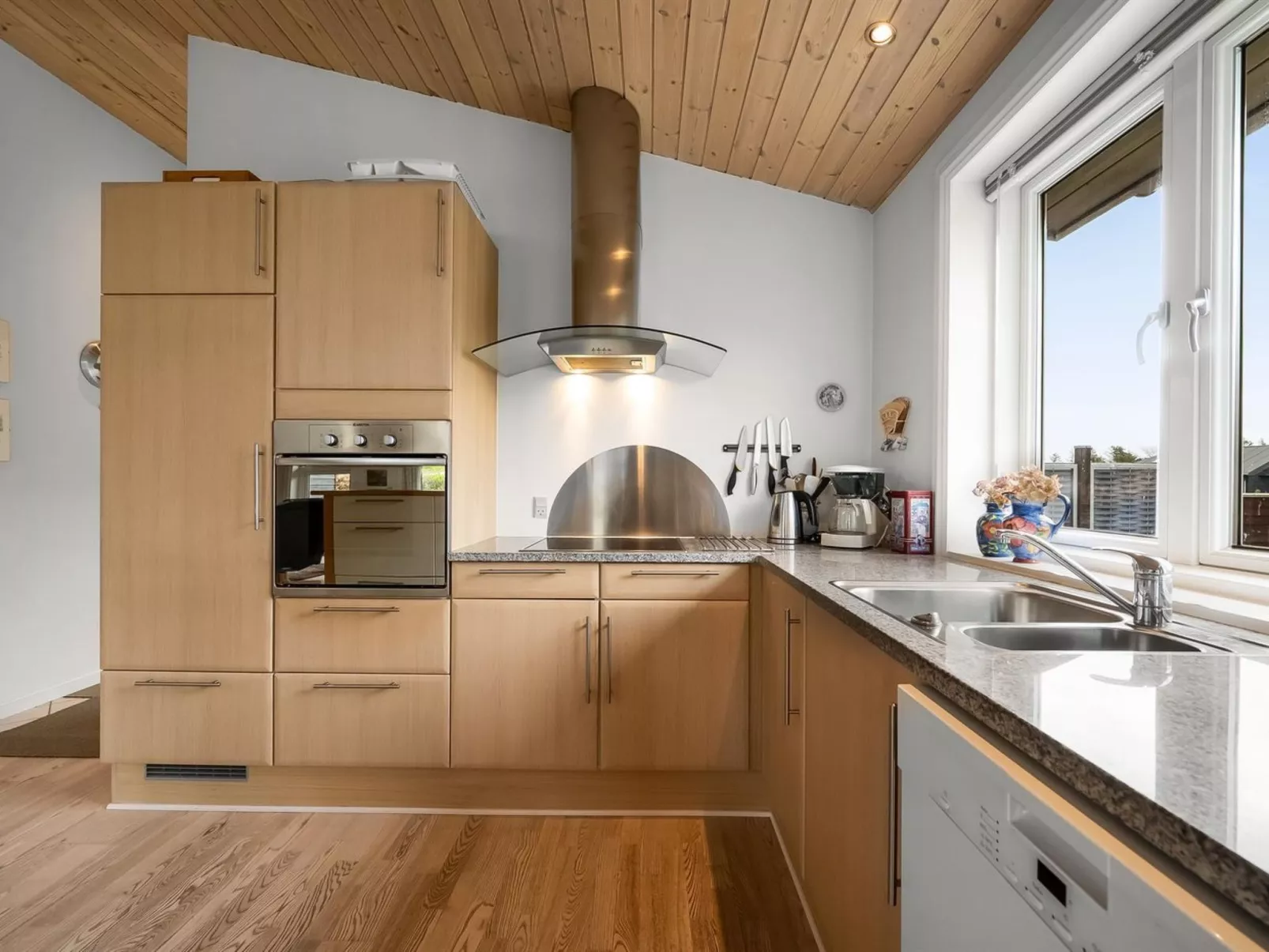 "Gertrud" - 950m to the fjord-Drinnen