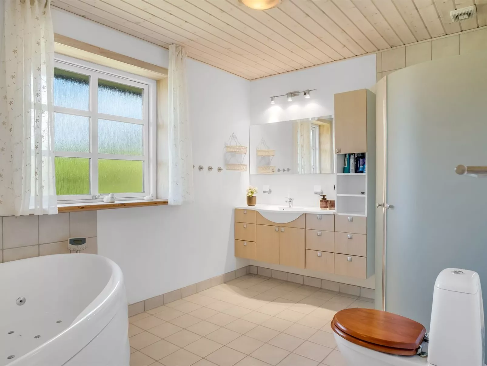 "Elsabet" - 600m to the fjord-Inside