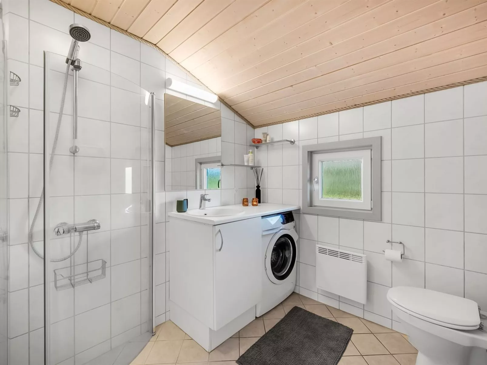 "Seba" - 1km to the fjord-Inside