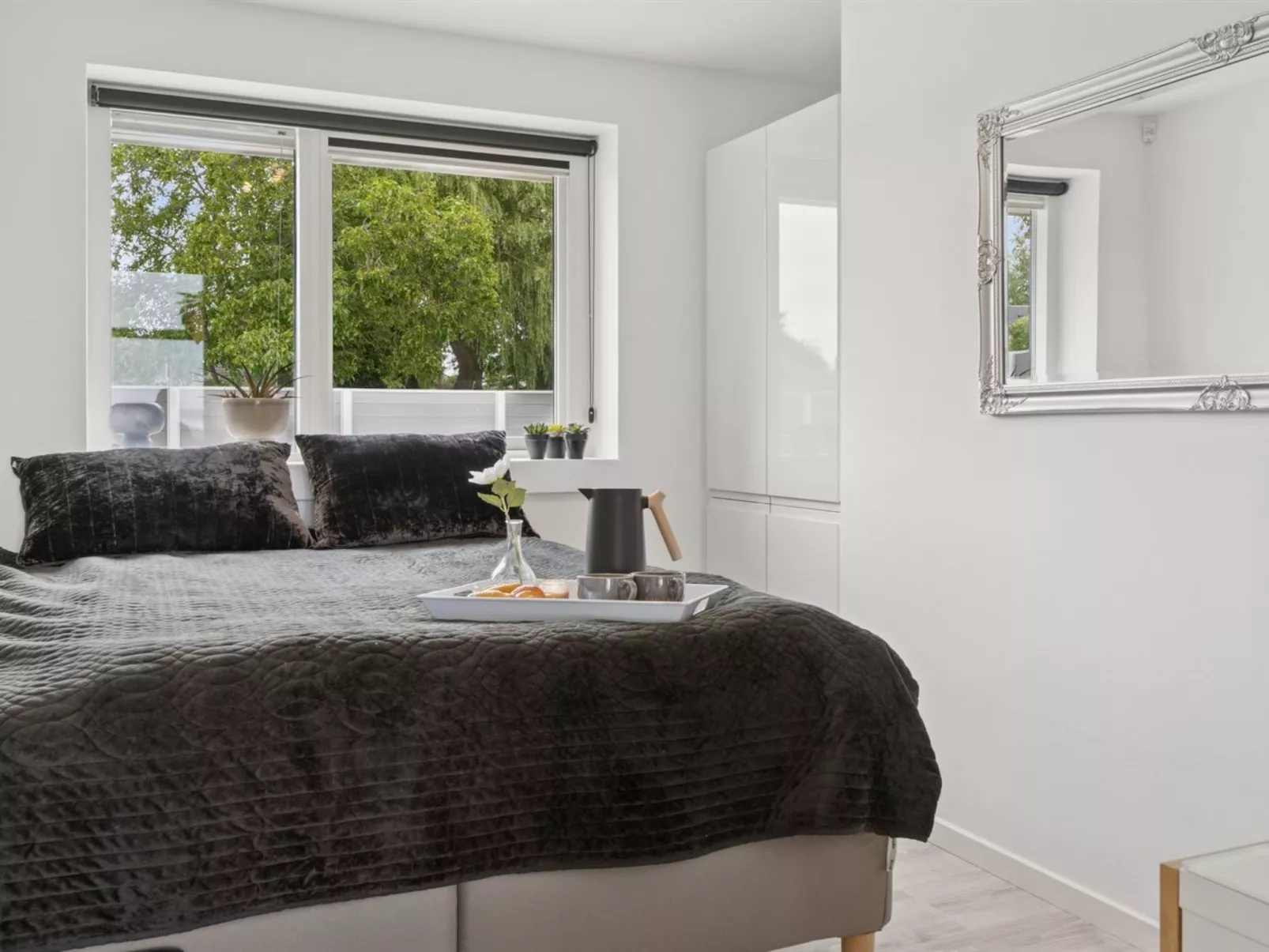 "Thyra" - 50m to the fjord-Drinnen