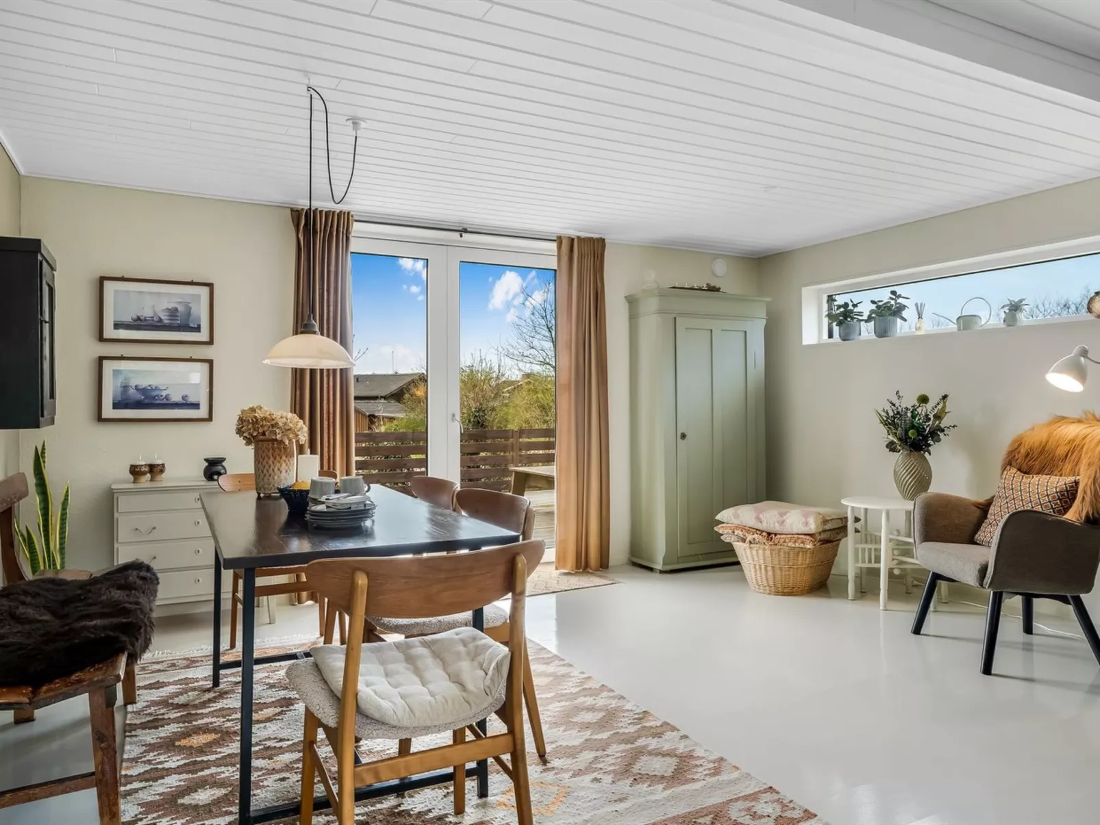 "Lenya" - 300m to the fjord-Inside