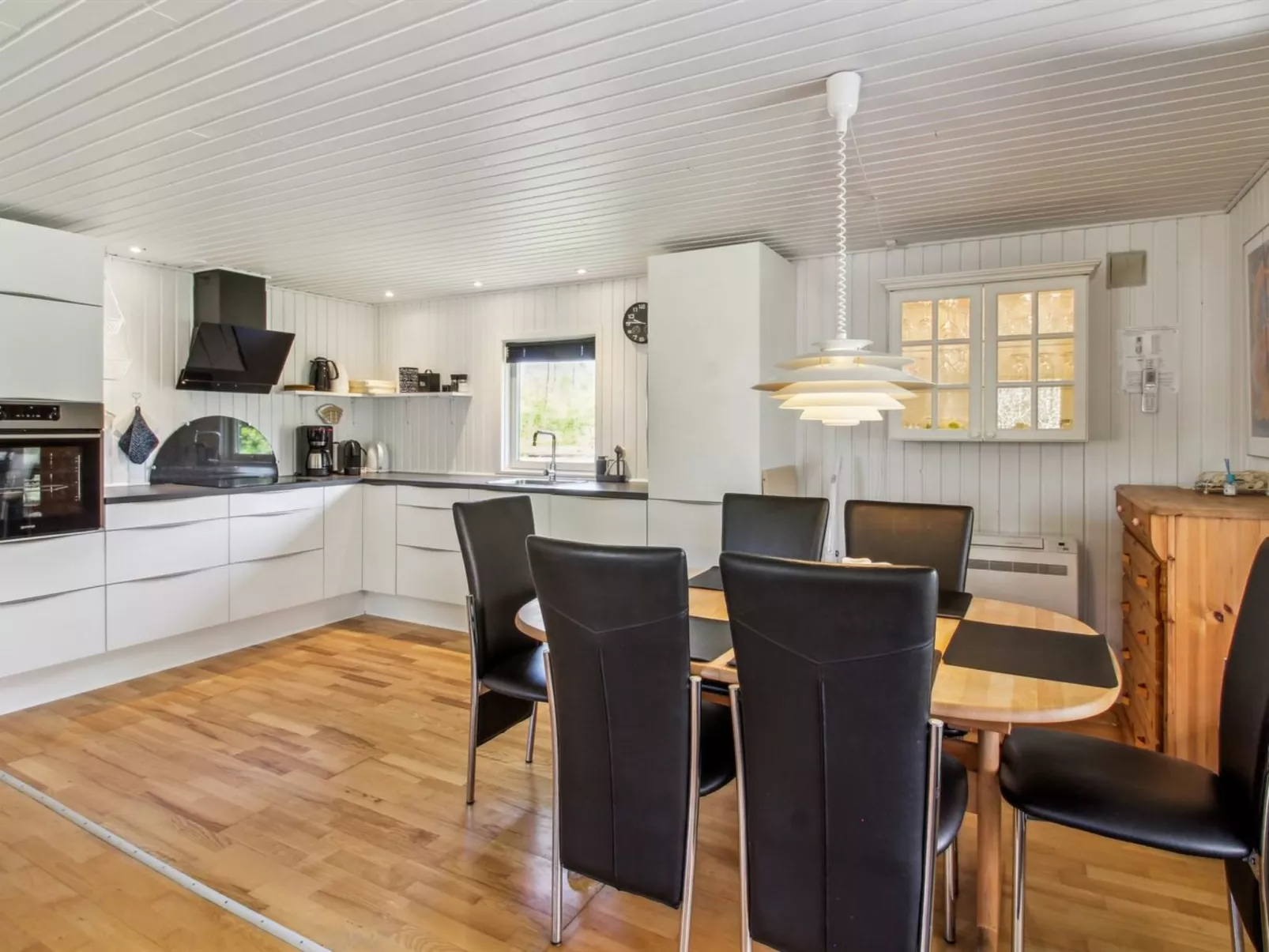 "Alia" - 30km from the sea-Drinnen