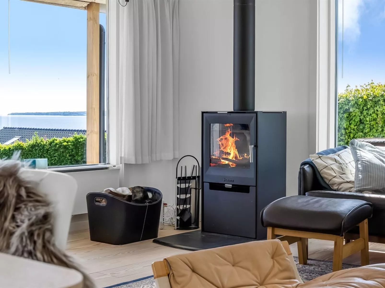 "Tobias" - 45m to the fjord-Drinnen