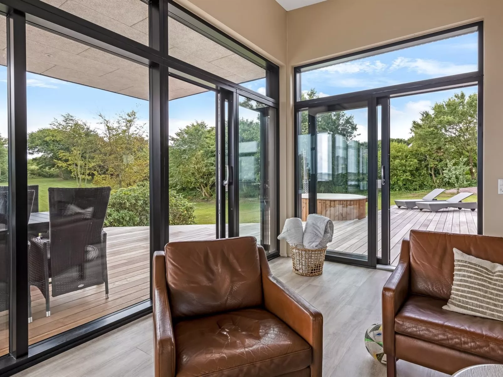 "Stjerne" - 300m to the fjord-Inside