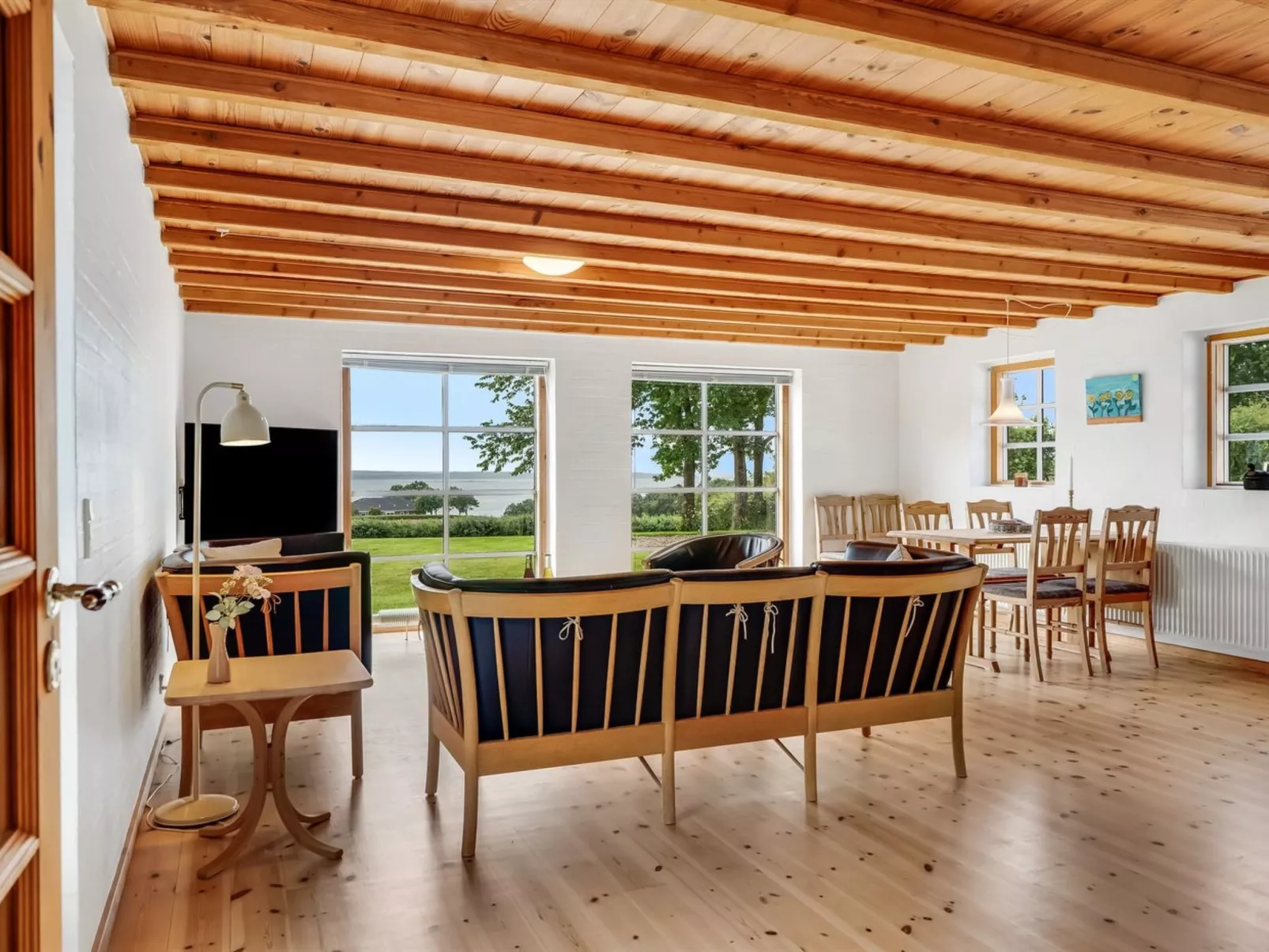 "Åsta" - 400m to the fjord-Inside