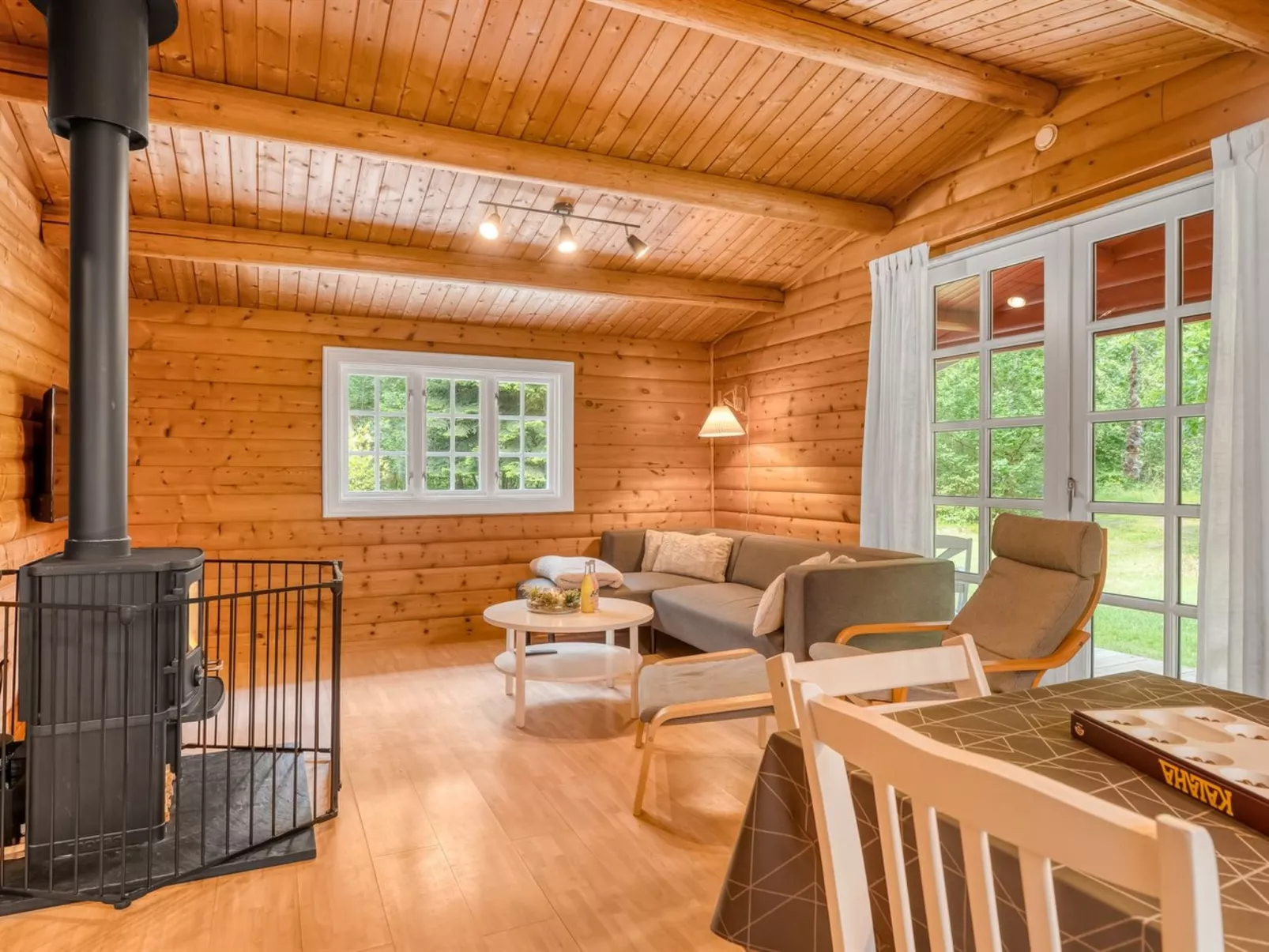 "Thermet" - 1.6km from the sea-Inside