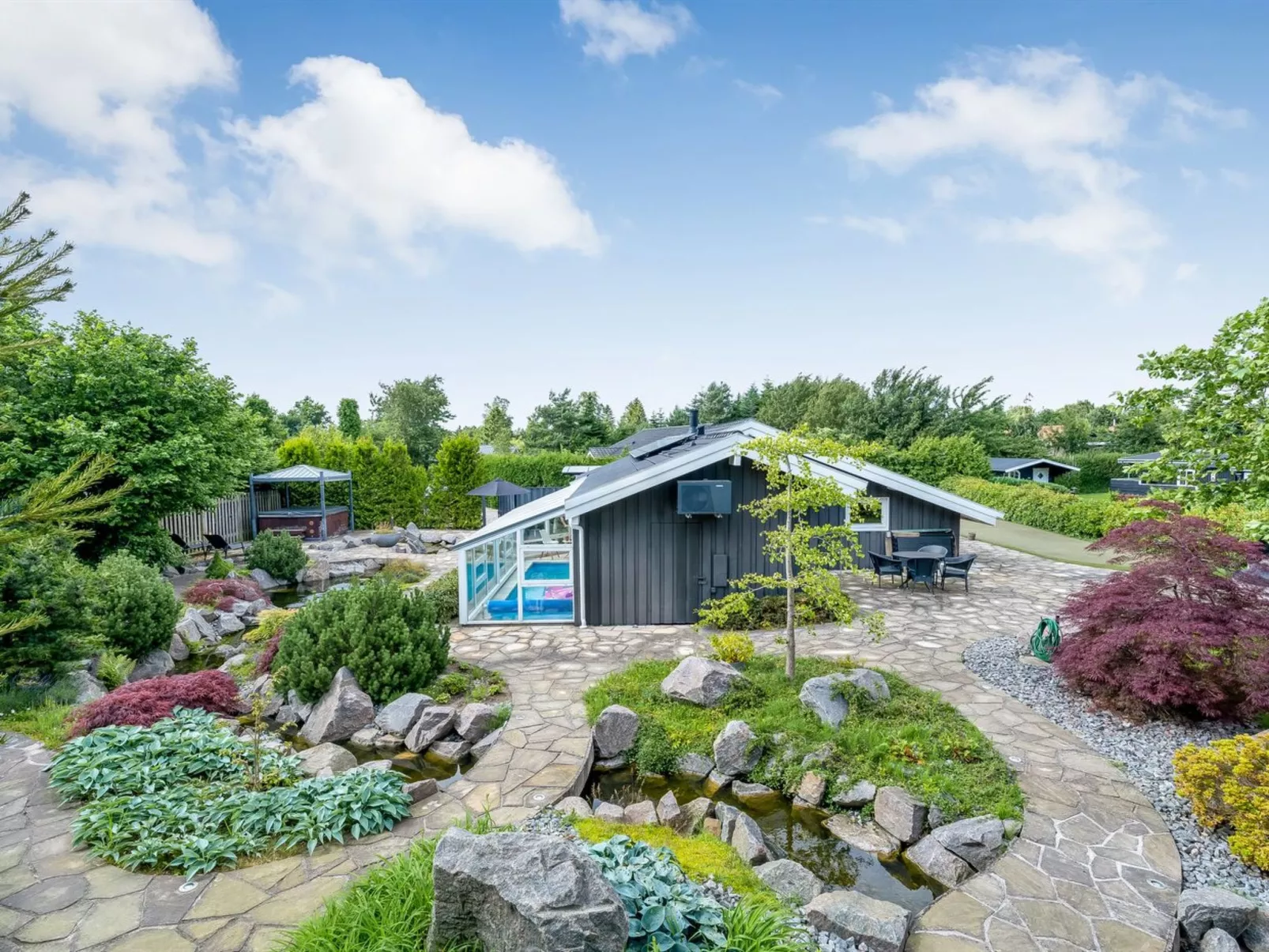 "Ellie" - 700m from the sea-Outside