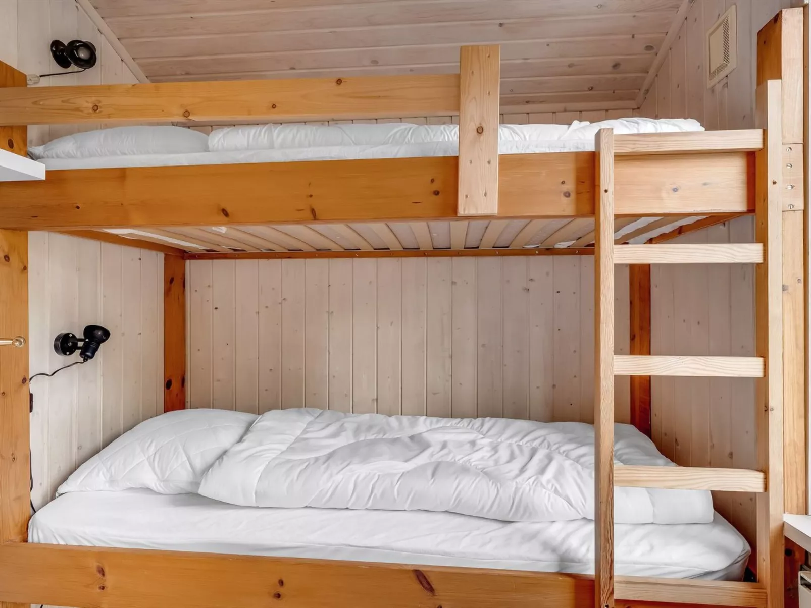 "Iris" - 200m to the fjord-Inside