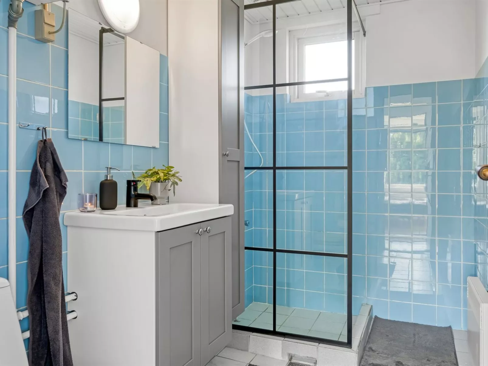 "Lillan" -  from the sea-Inside