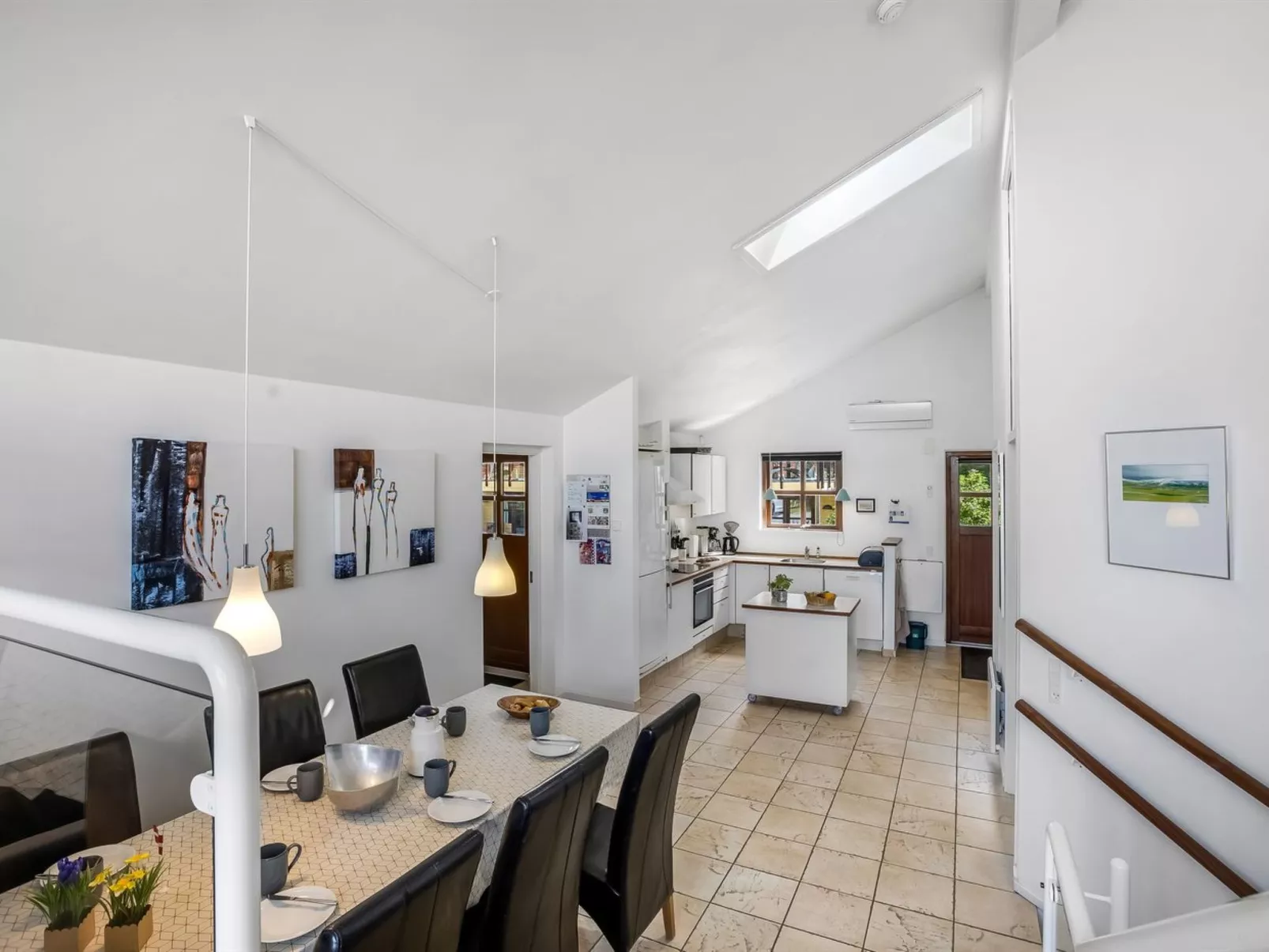 "Rouwen" - 120m from the sea-Drinnen