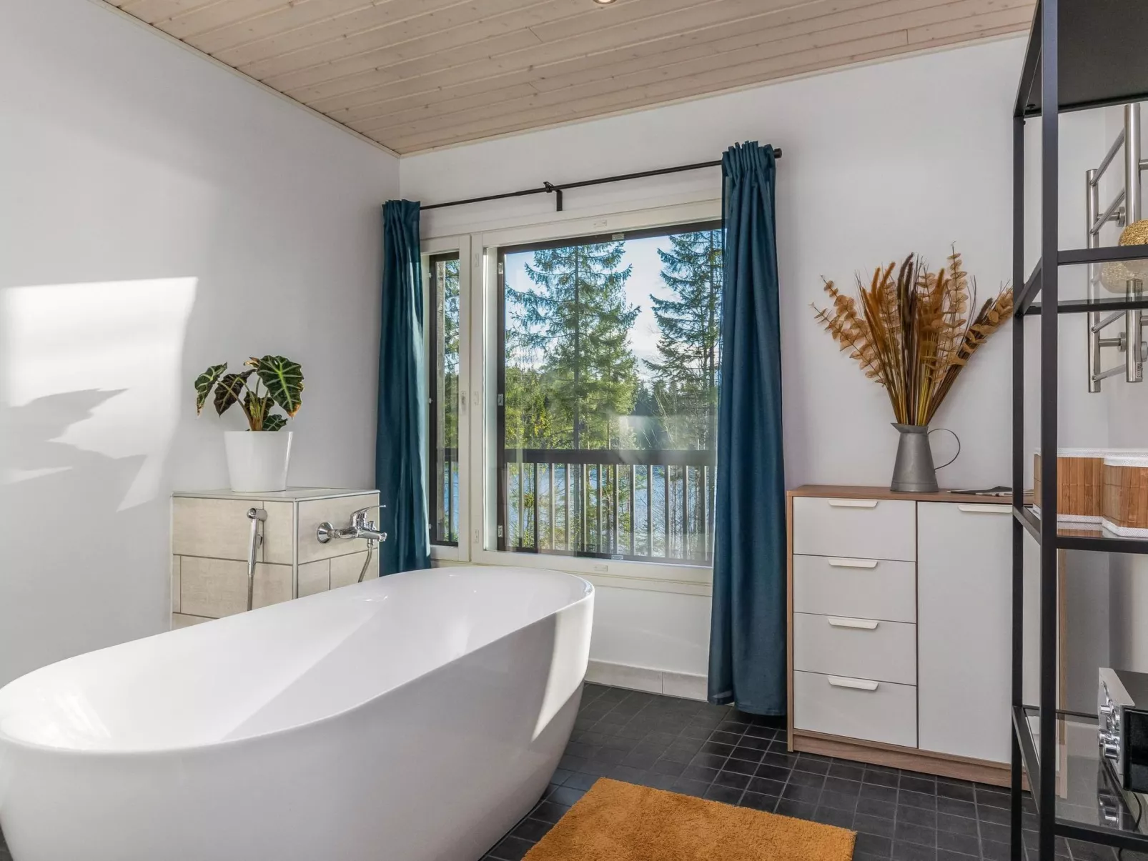 Järven idylli-Inside