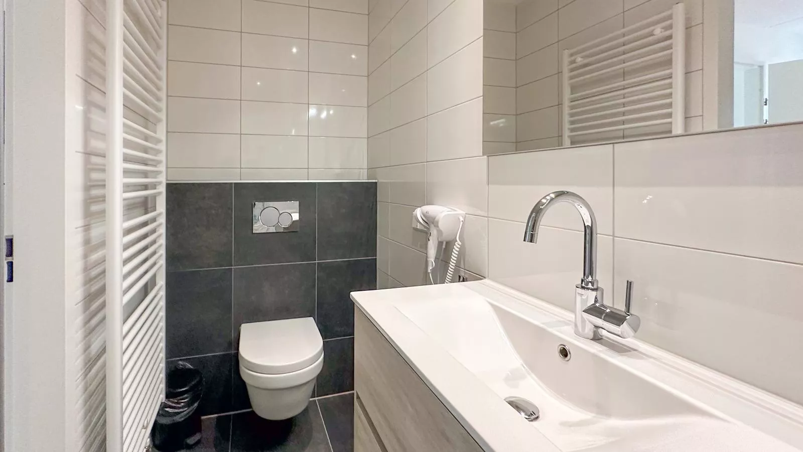 Happy Beach 48-Bathroom