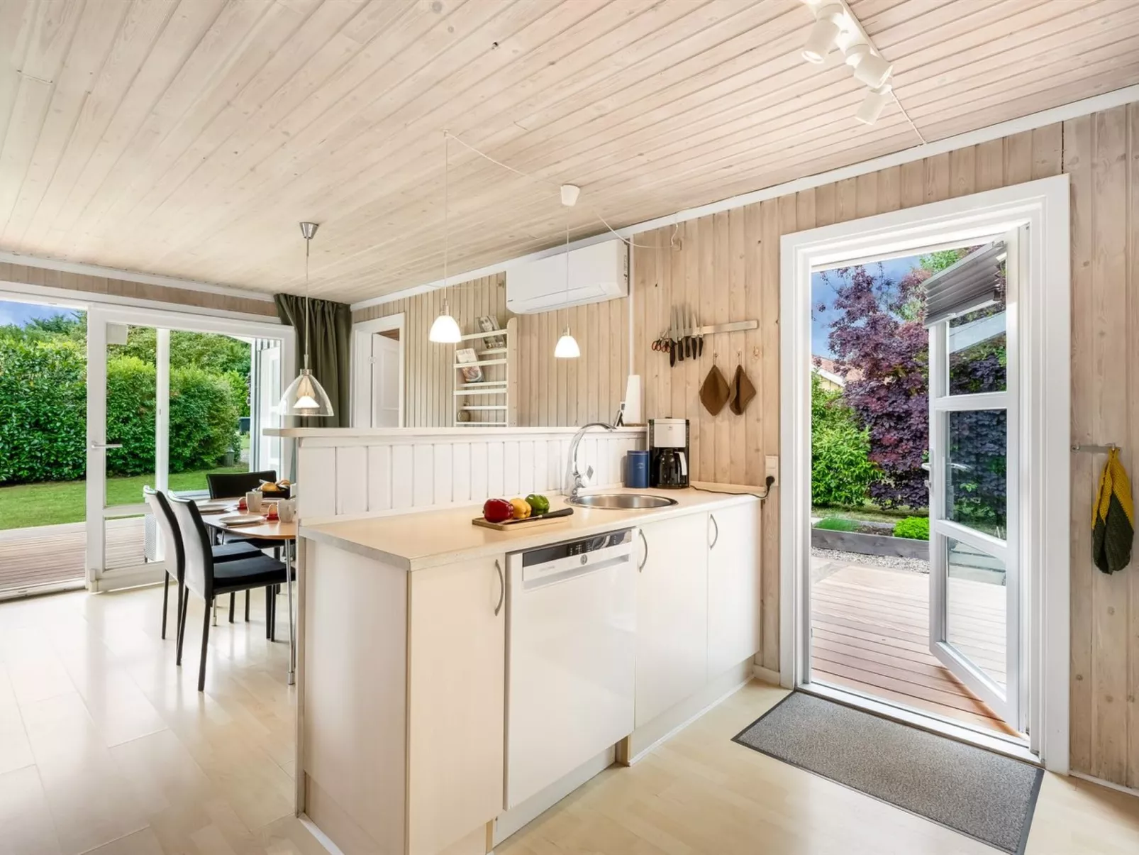 "Ellie" - 500m from the sea-Dedans