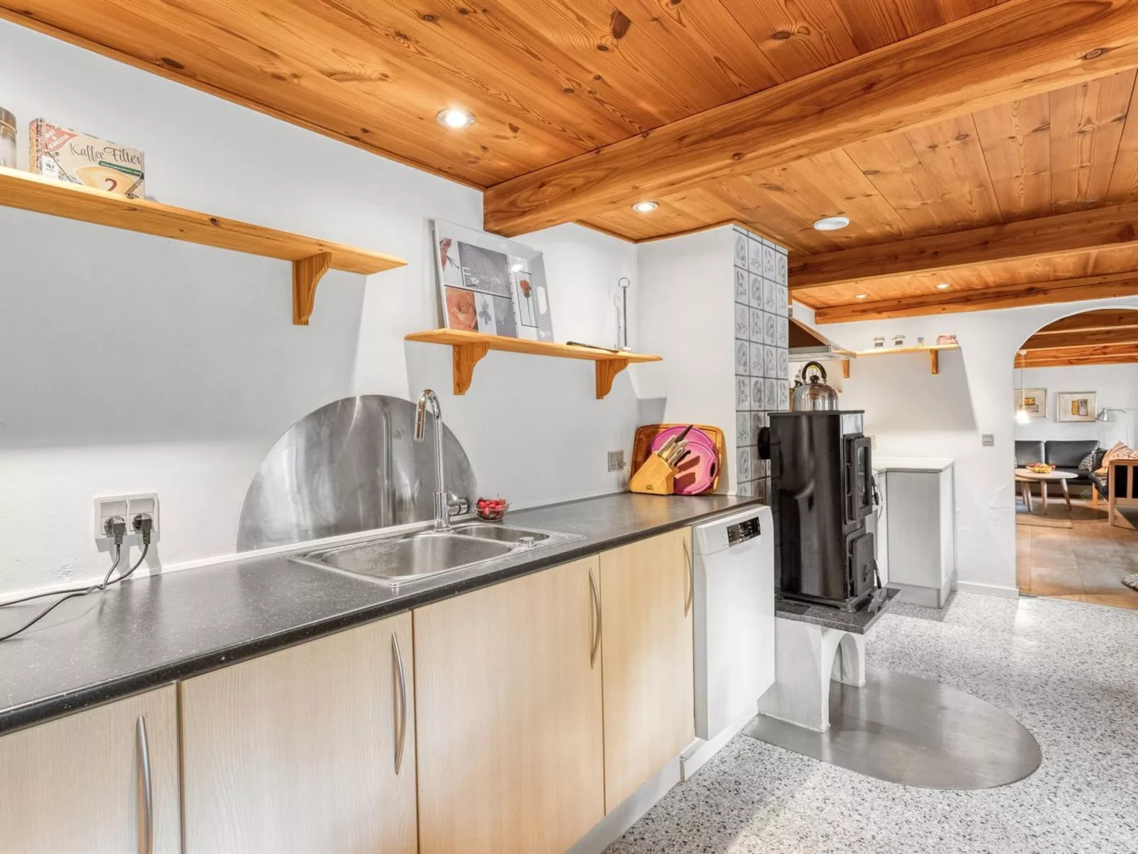 "Yrjö" - 2.5km from the sea-Drinnen