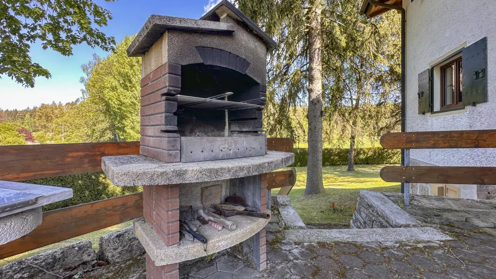 Rehberg Hütte-Gardens in summer