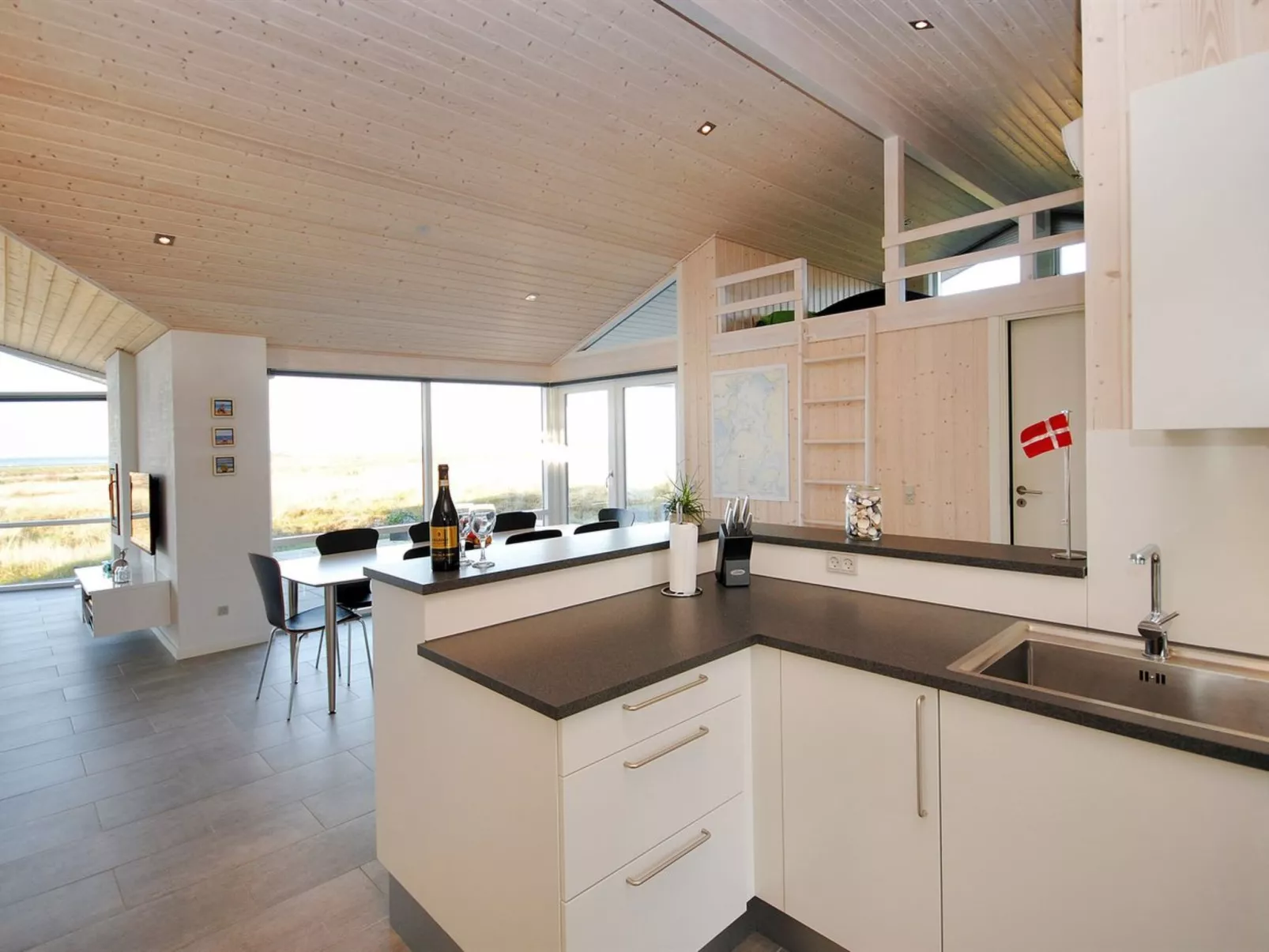 "Arisa" - 100m to the fjord-Inside