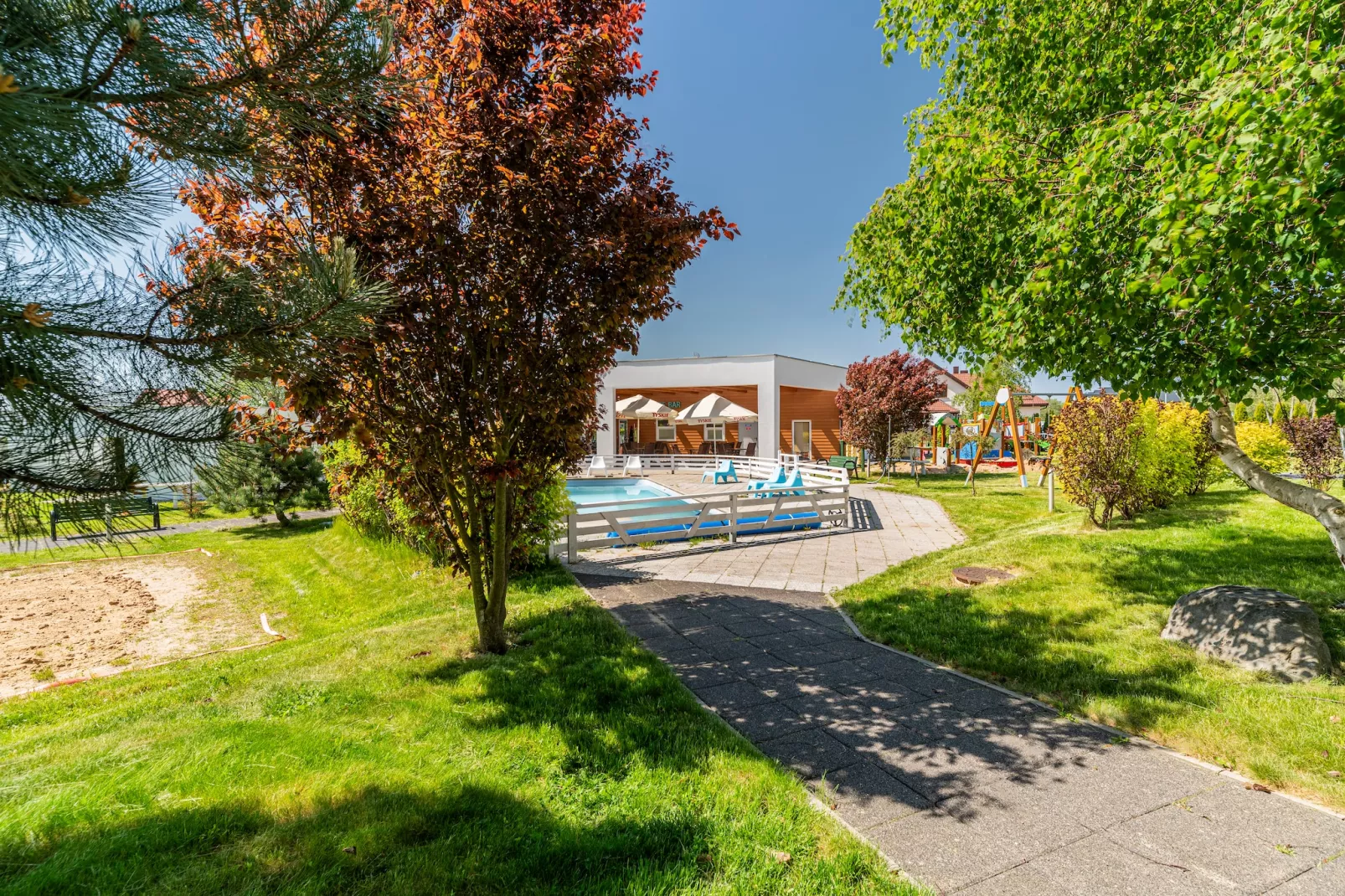 Domki wakacyjne z basenem Sianożąty-Jardins en été