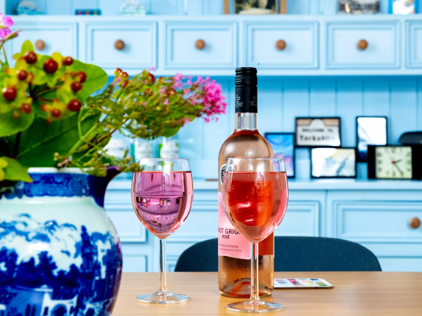 Number Seven-Drinnen