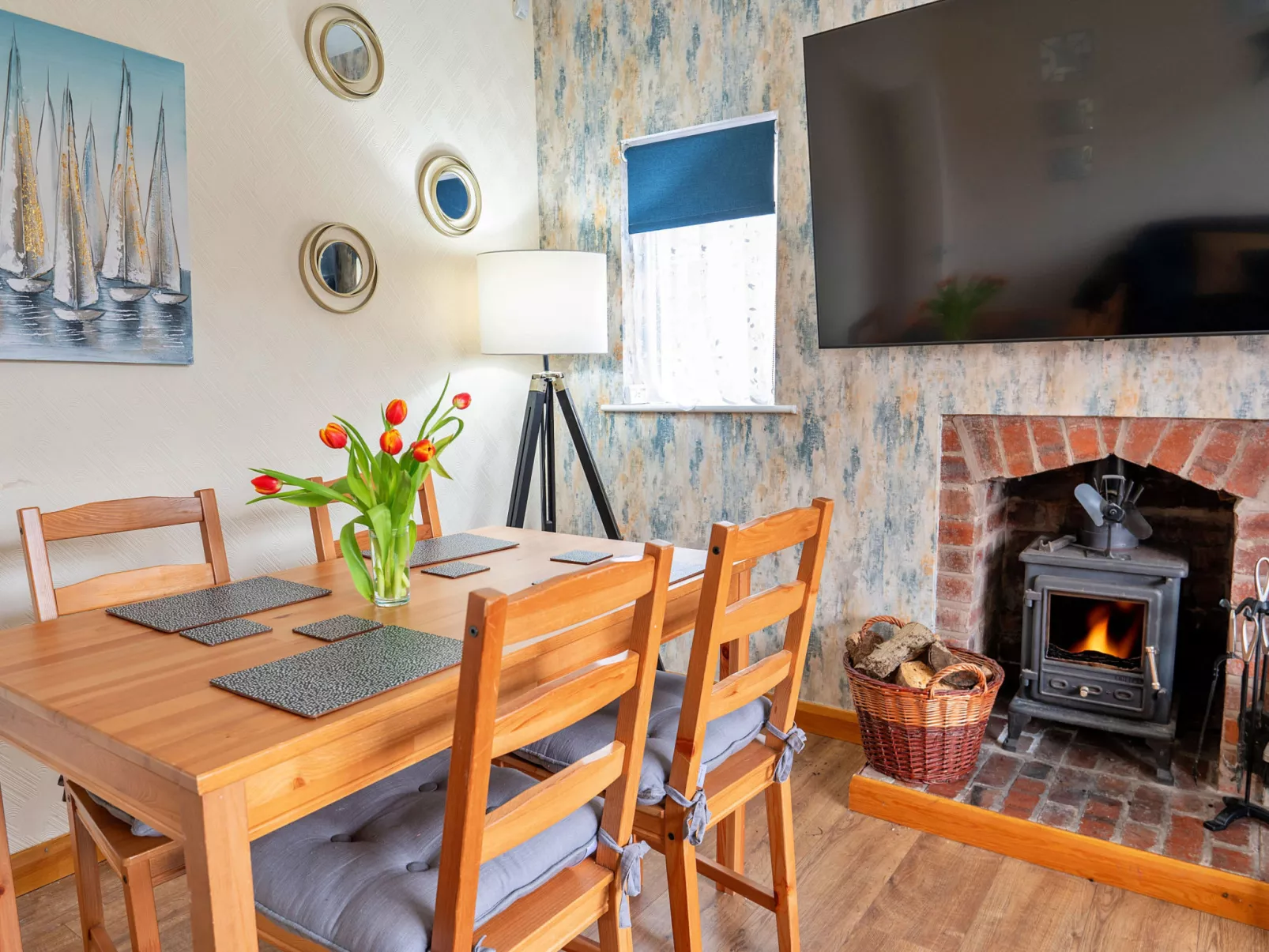 Llys Llewellyn-Dedans