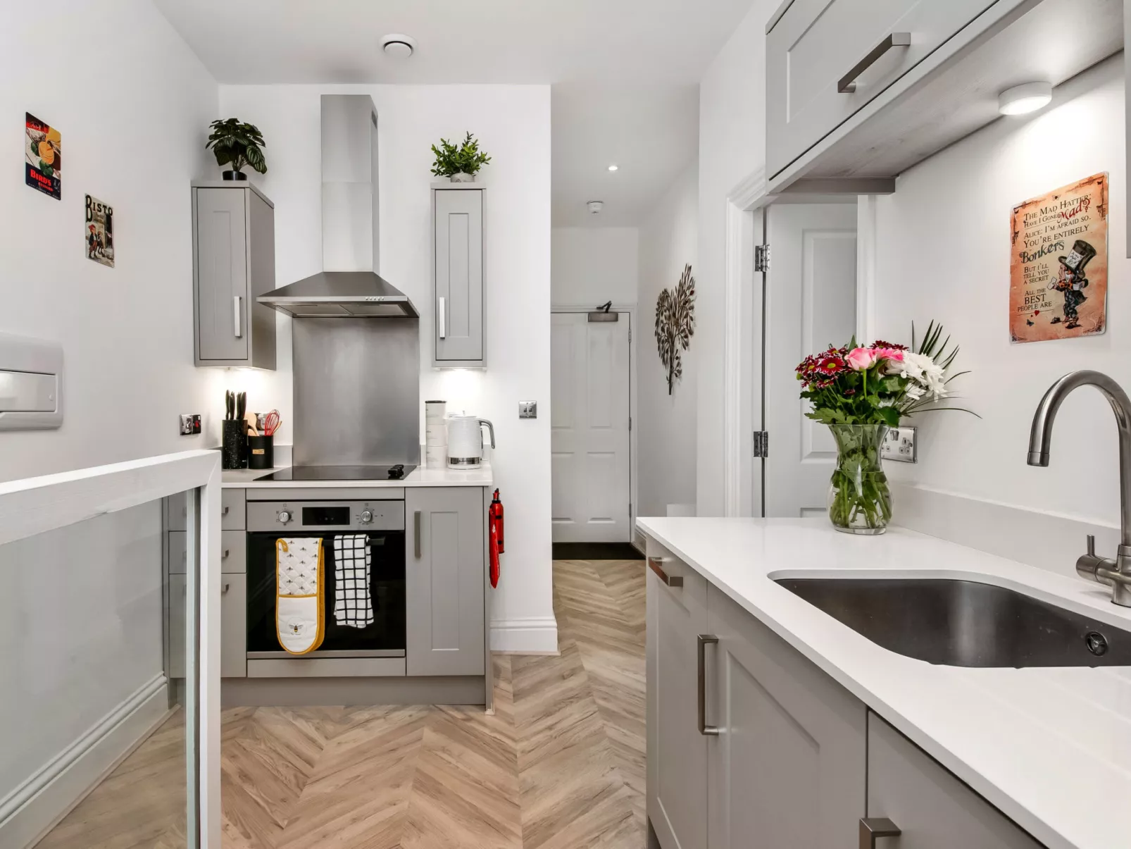 The Bank House-Drinnen